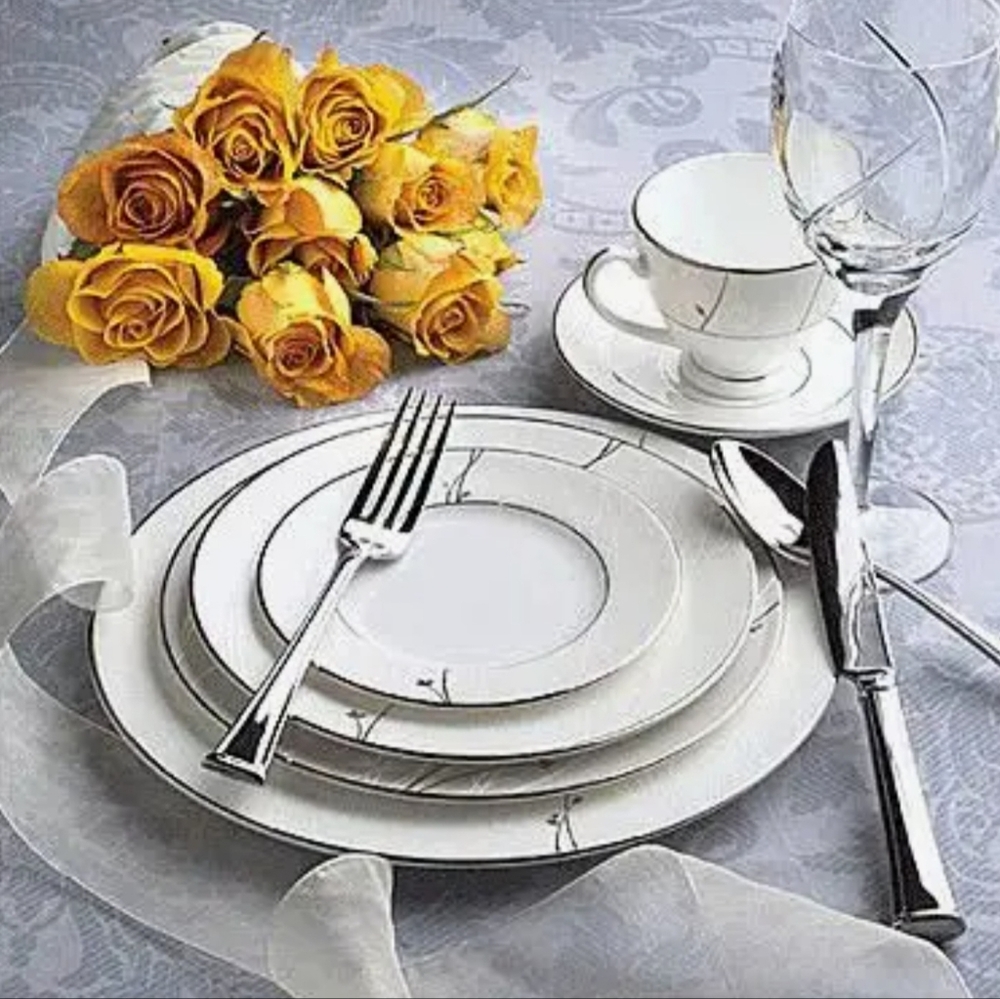 SOLD OUT......NEW 5 PC PLACE SETTING WATERFORD CHINA LISETTE UNUSED